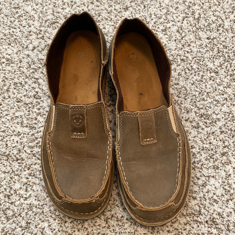 Ariat Cruisers Womens. Size 9. Brown